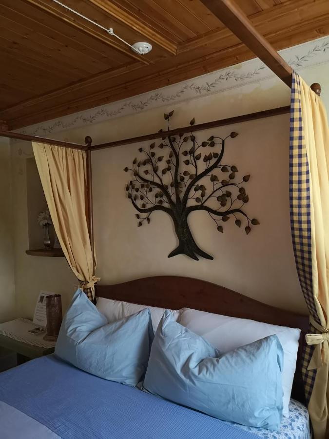 East Wind Bed & Breakfast Medea ภายนอก รูปภาพ