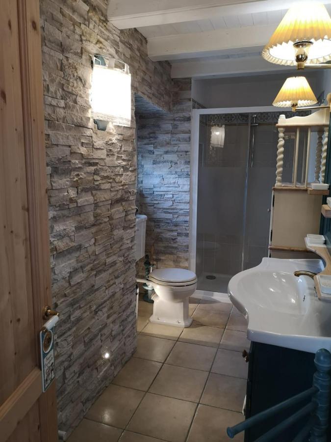 East Wind Bed & Breakfast Medea ภายนอก รูปภาพ