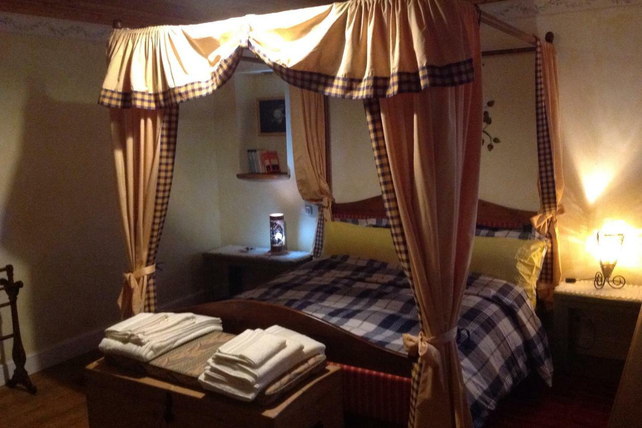 East Wind Bed & Breakfast Medea ภายนอก รูปภาพ